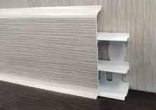 Плинтус ПВХ Идеал Деконика 255 Ясень бьянко 70*21*2200